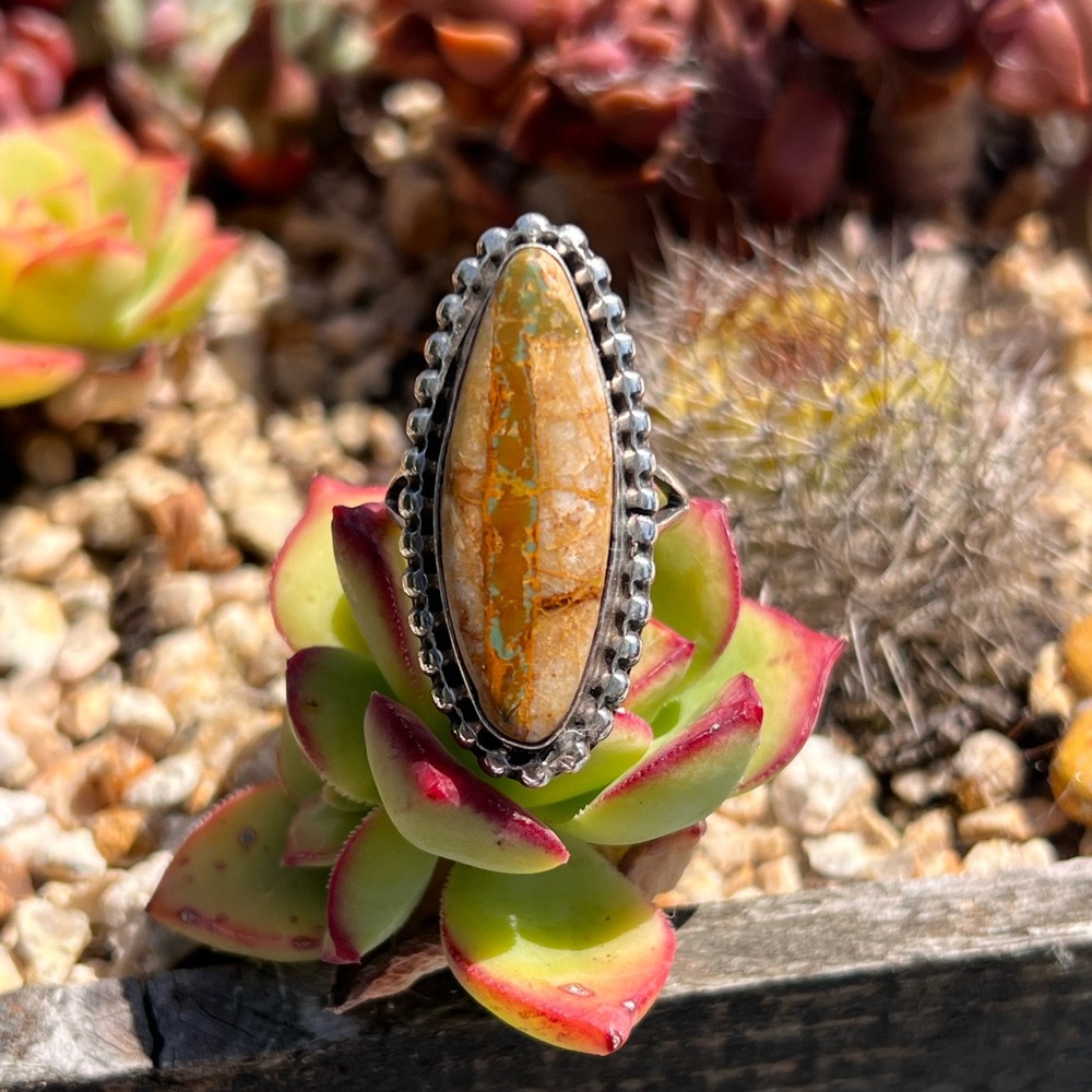 Royston Ribbon Ring